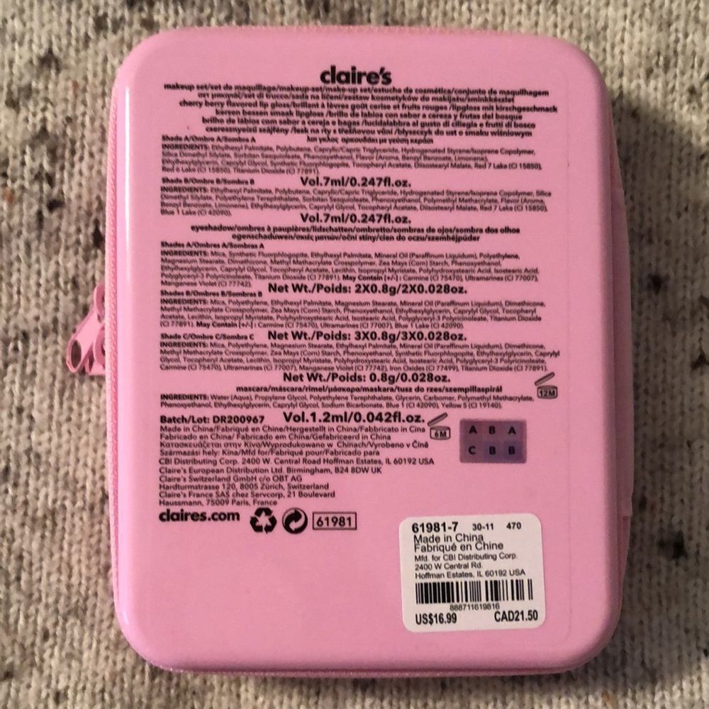 claire’s Rhinestone Hearts Barbie Pink Make Up Zip Around Tin - Picture 6 of 11